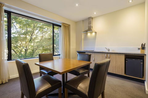 Crowne Plaza Canberra, An IHG Hotel - Schoolies Week Accommodation 39