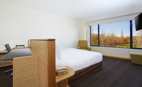 Crowne Plaza Canberra, An IHG Hotel - Schoolies Week Accommodation 41