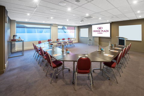 Crowne Plaza Canberra, An IHG Hotel - Schoolies Week Accommodation 8