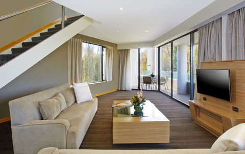 Crowne Plaza Canberra, An IHG Hotel - Schoolies Week Accommodation 38