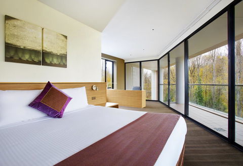 Crowne Plaza Canberra, An IHG Hotel - Schoolies Week Accommodation 43