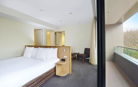 Crowne Plaza Canberra, An IHG Hotel - Schoolies Week Accommodation 13