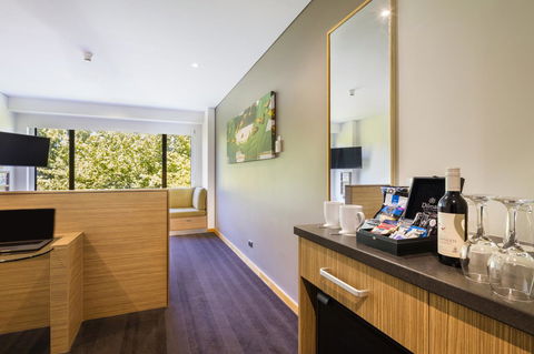 Crowne Plaza Canberra, An IHG Hotel - Schoolies Week Accommodation 42
