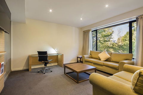 Crowne Plaza Canberra, An IHG Hotel - Schoolies Week Accommodation 37