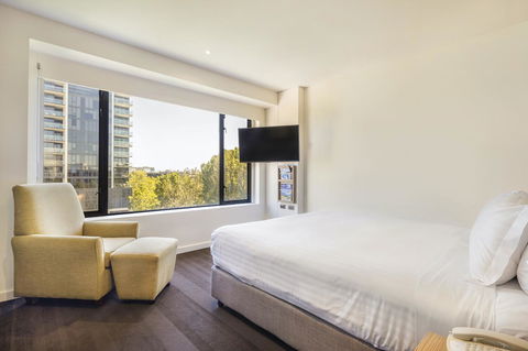 Crowne Plaza Canberra, An IHG Hotel - Schoolies Week Accommodation 21