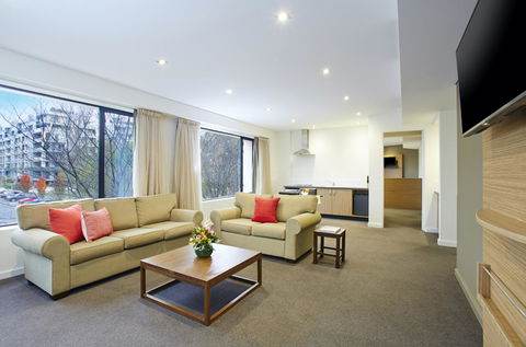 Crowne Plaza Canberra, An IHG Hotel - Schoolies Week Accommodation 11