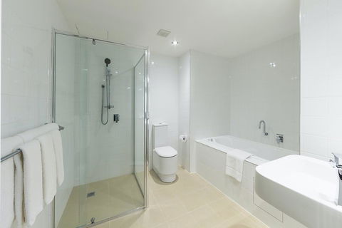 Crowne Plaza Canberra, An IHG Hotel - Schoolies Week Accommodation 27