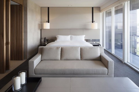 Hotel Realm - Schoolies Week Accommodation 17