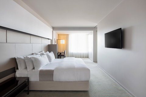 Hotel Realm - Schoolies Week Accommodation 9