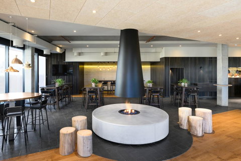 Burbury Hotel - Schoolies Week Accommodation 2