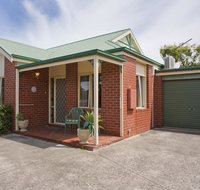 Boston Beach House 2-19 - Schoolies Week Accommodation