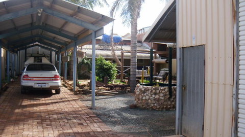 Boulder Lodge - Schoolies Week Accommodation 0
