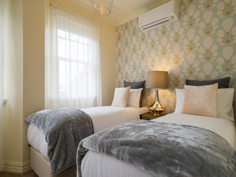 Boutique Stays - Buckingham - Schoolies Week Accommodation 3