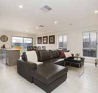 BOUTIQUE STAYS - Carinya - Schoolies Week Accommodation