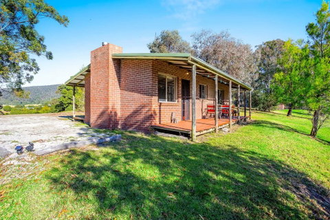 Braeside Cabin Two - Alphitonia - Schoolies Week Accommodation 0