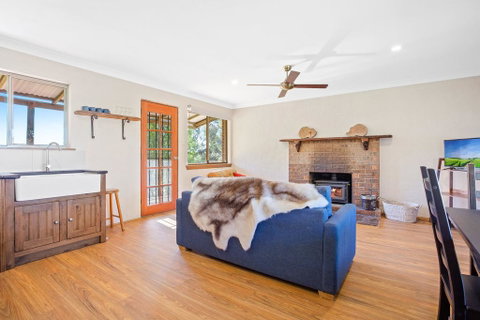 Braeside Cabin Two - Alphitonia - Schoolies Week Accommodation 3