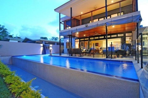 Bramston Beach - Luxury Holiday House - Schoolies Week Accommodation 0