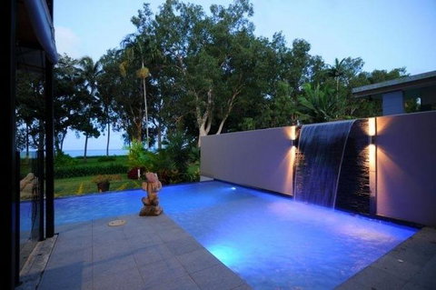 Bramston Beach - Luxury Holiday House - Schoolies Week Accommodation 3