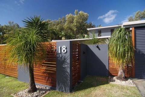 Bramston Beach - Luxury Holiday House - Schoolies Week Accommodation 2