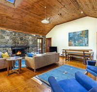 Breakfast Creek Cottage - Central bluestone cottage - Schoolies Week Accommodation