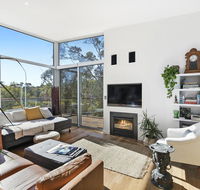 Bristlebird - Beach 650m Pets Fireplace Linen 4 bdrm WiFi - Schoolies Week Accommodation