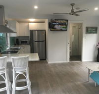 Brodie Beach Bungalow - Schoolies Week Accommodation