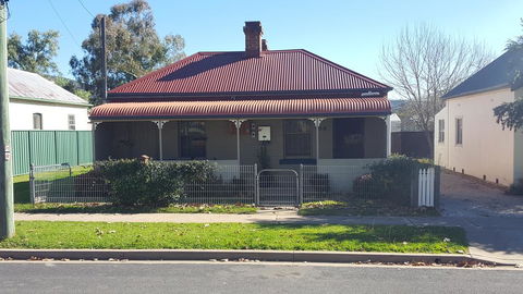 Browncoat Cottage Mudgee - Schoolies Week Accommodation 0