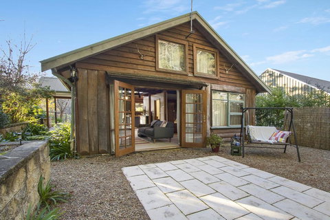 BROWNS COTTAGE - Schoolies Week Accommodation 1