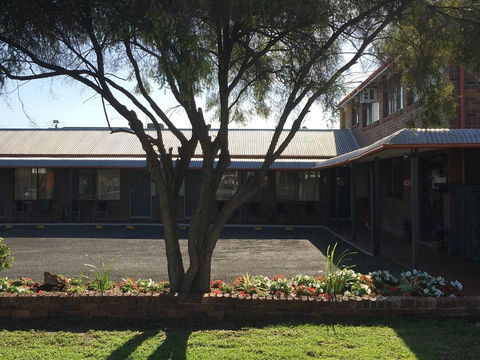 Bryants Motel - Schoolies Week Accommodation 0