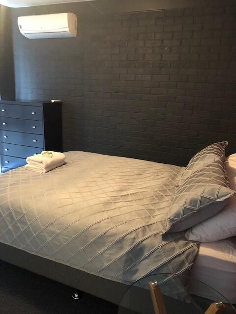 Bull 'n' Bush Hotel Motel - Schoolies Week Accommodation 1