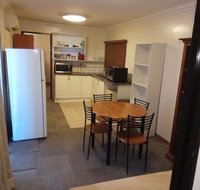 Burt St gardens - Schoolies Week Accommodation