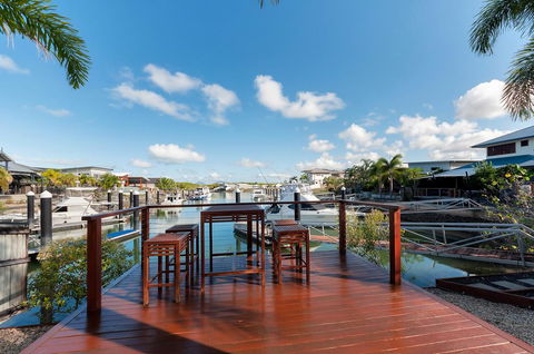 Cairns Beaches Home @Trinity Park - Schoolies Week Accommodation 1