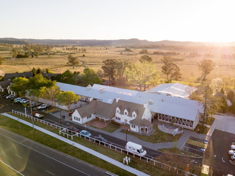 Camden Valley Inn - Schoolies Week Accommodation 0
