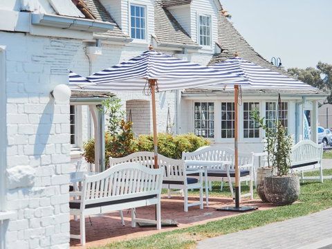 Camden Valley Inn - Schoolies Week Accommodation 1