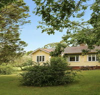 Canary Cottage - fresh clean simple  comfortable - Schoolies Week Accommodation