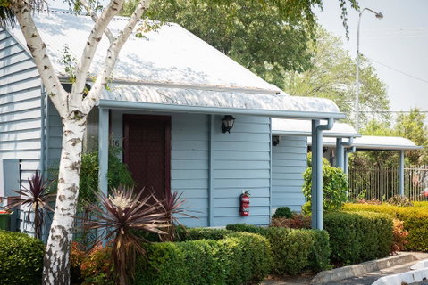Canberra Ave Villas - Schoolies Week Accommodation 0