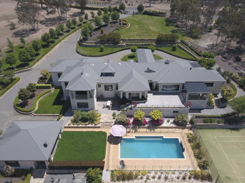 Canberra Luxury Estate - Schoolies Week Accommodation 0