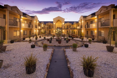Canberra Parklands Central Apartment Hotel - Schoolies Week Accommodation 0