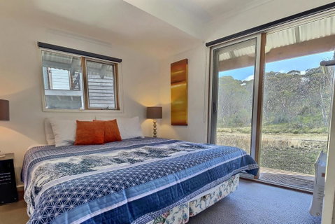 Cape Cod - Schoolies Week Accommodation 1