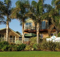 Captain's Quarters Bermagui - Schoolies Week Accommodation