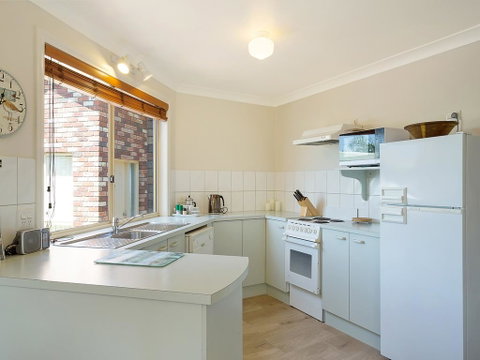 Captain's Quarters Bermagui - Schoolies Week Accommodation 1