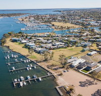 Captains Hideaway - Jetty Berth and Pet Friendly - Schoolies Week Accommodation