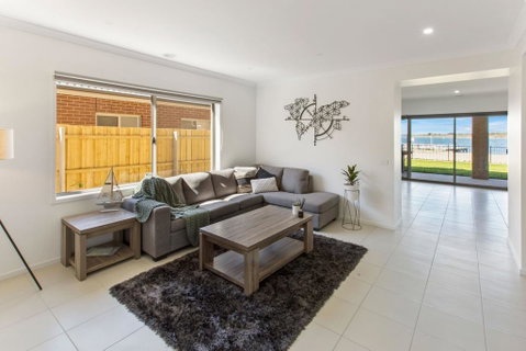 Captains Hideaway - Jetty Berth And Pet Friendly - Schoolies Week Accommodation 3