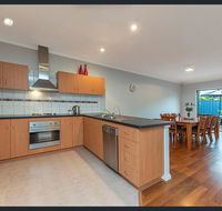 Cardiff St House - Schoolies Week Accommodation