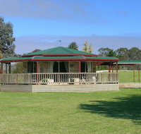 Carolynnes Cottages - Schoolies Week Accommodation