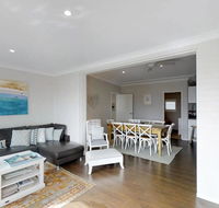 Casa Sorella - beachfront family home - Schoolies Week Accommodation