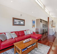 CASTWOOD VILLA No.2 - Schoolies Week Accommodation