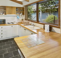 Cedar Cottage - Close to water and pet friendly - Schoolies Week Accommodation