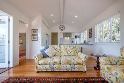 Central Cottage - Schoolies Week Accommodation 1