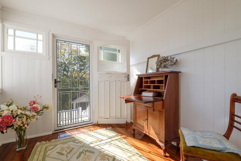 Central Cottage - Schoolies Week Accommodation 3
